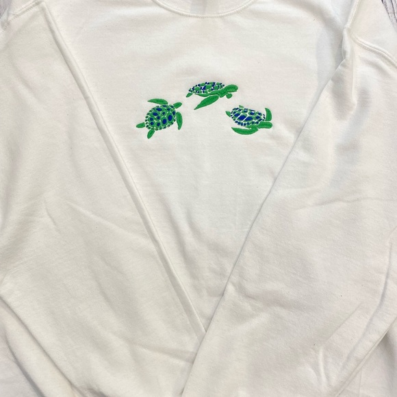 Sea turtle Embroidered Sweatshirt - Picture 3 of 3